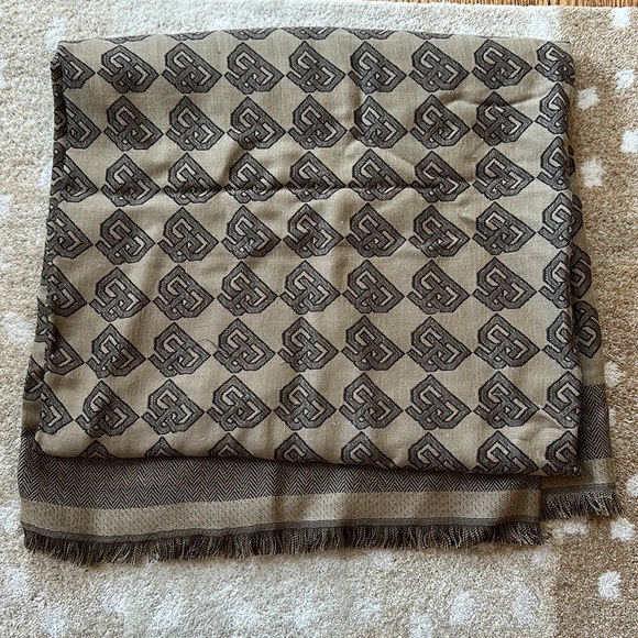 NWT Banana Republic BR logo scarf - Picture 4 of 5
